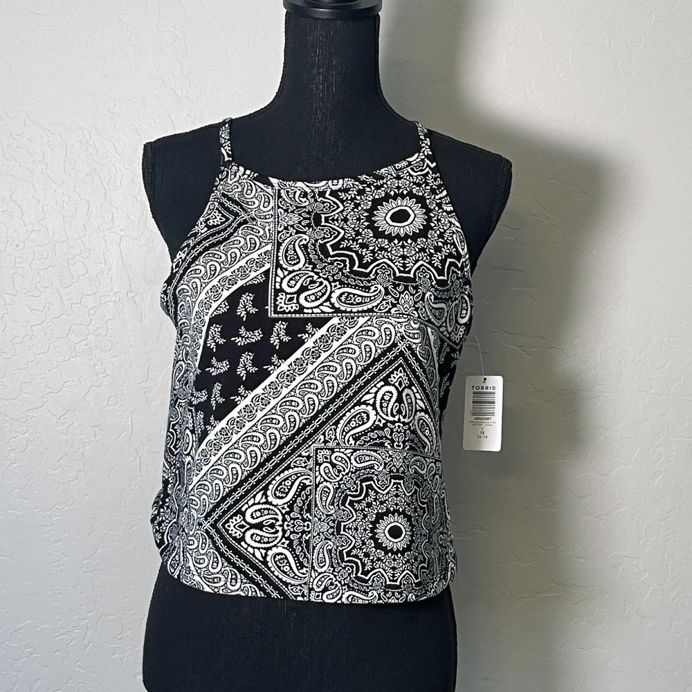 Women's TORRID Crop Top. NWT. Size 1 (14-16)